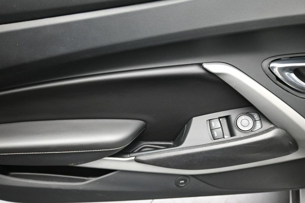 Used 2018 Chevrolet Camaro SS RWD image 14