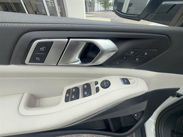 Used 2024 BMW X5 xDrive50e w/ Executive Package AWD/4WD image 9