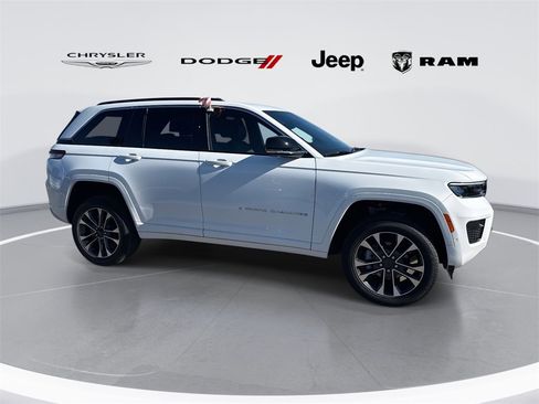 New 2025 Jeep Grand Cherokee Overland w/ Adv Protech Group III image 2