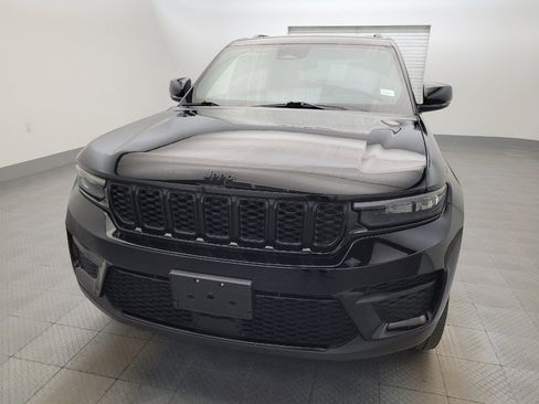 Used 2023 Jeep Grand Cherokee Altitude RWD image 15