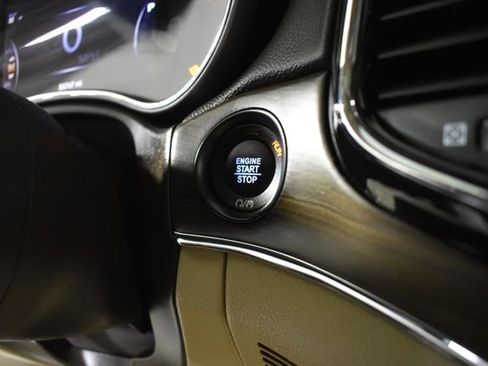 Used 2021 Jeep Grand Cherokee Overland AWD/4WD image 18