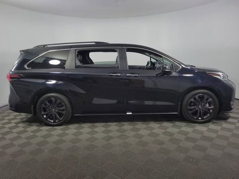Used 2024 Toyota Sienna XSE FWD image 10