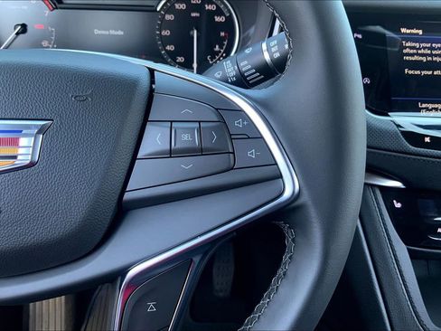 New 2025 Cadillac XT5 Luxury image 24