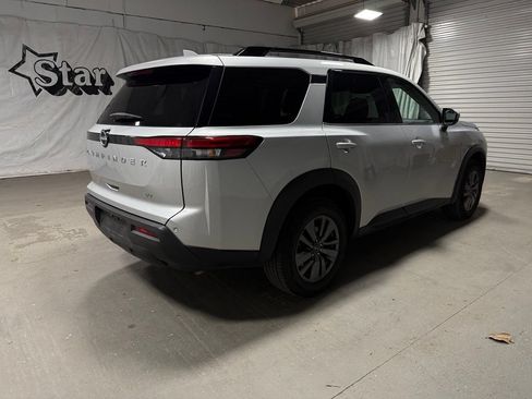 Used 2024 Nissan Pathfinder SV FWD image 7
