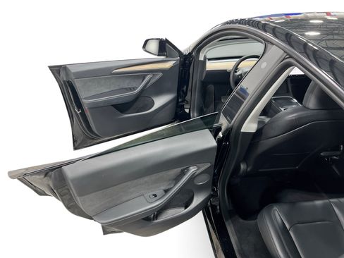 Certified 2023 Tesla Model Y Long Range AWD/4WD image 10
