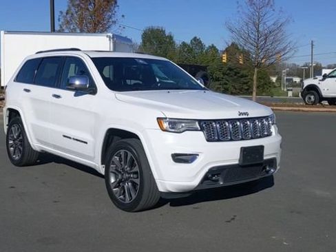 Used 2017 Jeep Grand Cherokee Overland AWD/4WD image 2