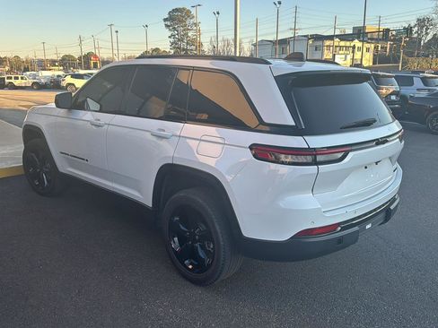 Used 2023 Jeep Grand Cherokee Limited w/ Black Appearance Package image 9