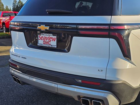 Used 2024 Chevrolet Traverse LT image 13