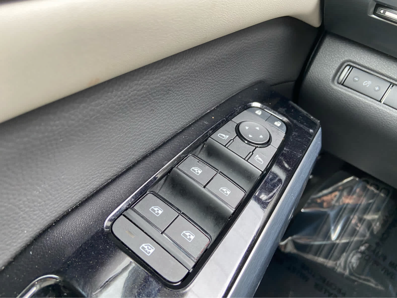 Used 2025 Nissan Pathfinder SL w/ Cargo Package AWD/4WD image 26