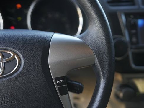 Used 2013 Toyota Highlander Plus image 23