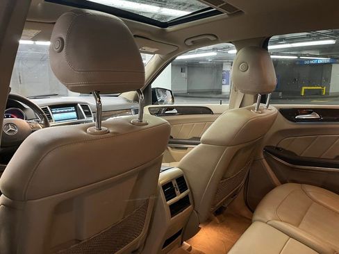 Used 2014 Mercedes-Benz GL 450 4MATIC image 22