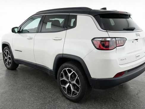 Used 2025 Jeep Compass Limited image 5