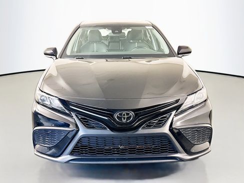 Used 2024 Toyota Camry SE image 2