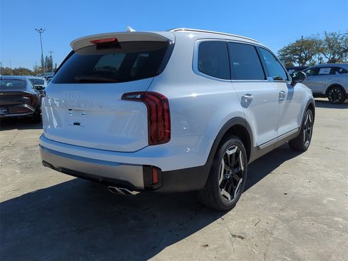 New 2025 Kia Telluride S image 8