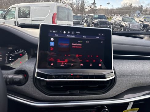 Used 2024 Jeep Compass Latitude w/ Convenience Group image 25