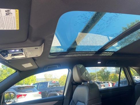 New 2026 Volkswagen Atlas Cross Sport SE image 9