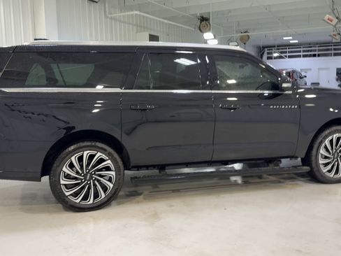 New 2025 Lincoln Navigator L Black Label image 2
