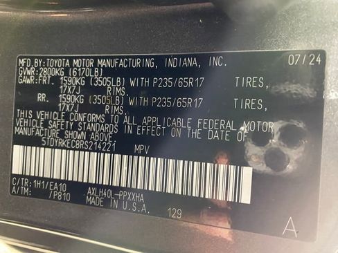 Used 2024 Toyota Sienna XLE image 27