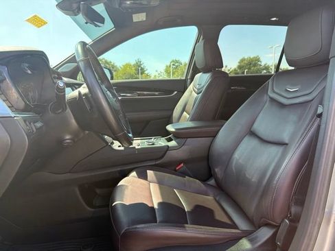 Used 2023 Cadillac XT6 Premium Luxury w/ Technology Package FWD image 32