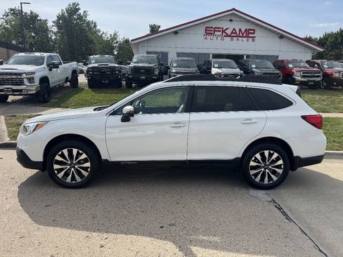 Used 2017 Subaru Outback 2.5i Limited AWD/4WD image 2