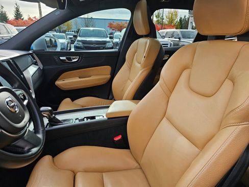 Used 2018 Volvo XC60 T6 Inscription w/ Convenience Package image 25