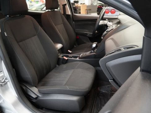 Used 2017 Ford Focus SE w/ SE Winter Package image 30