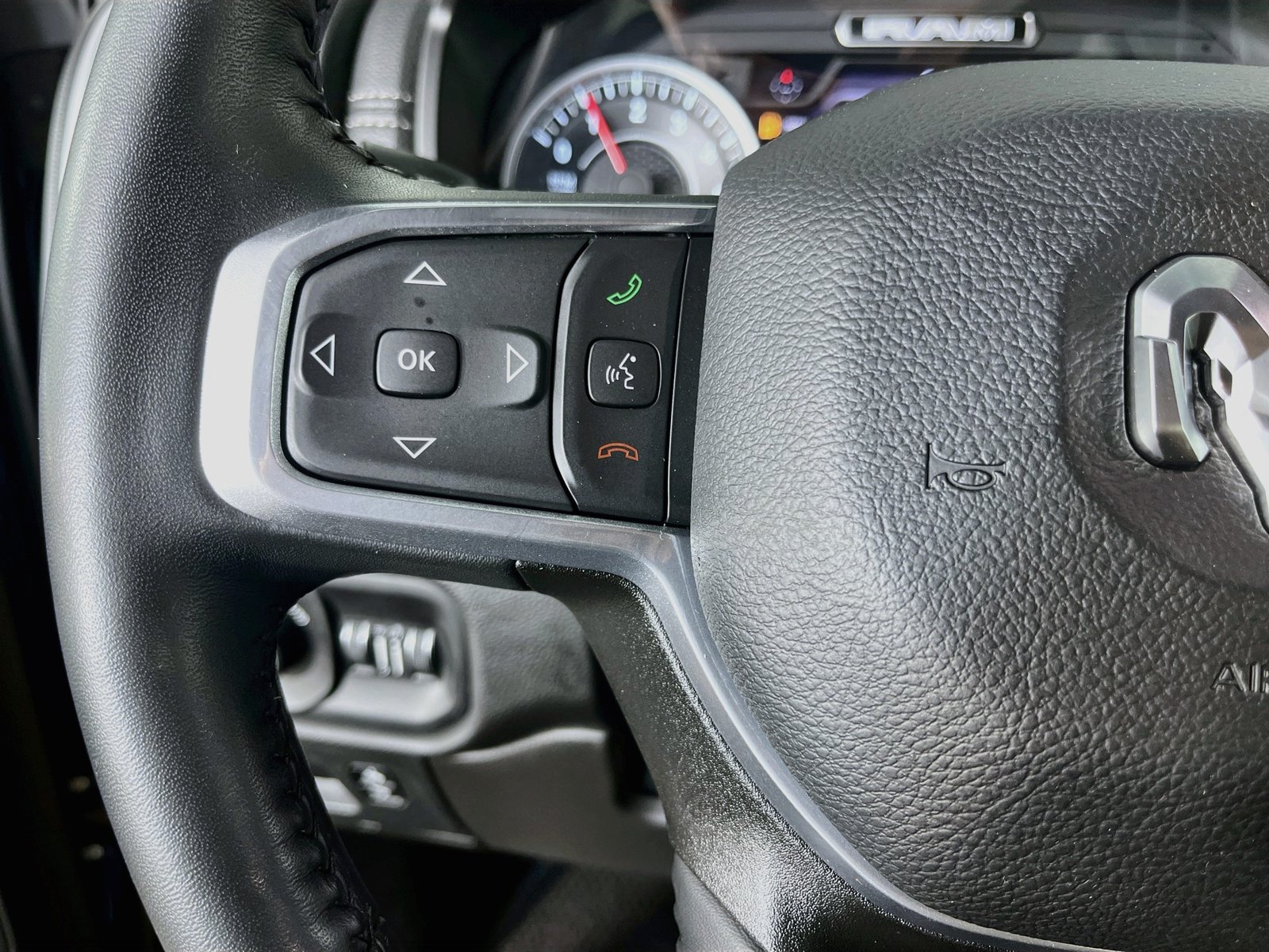Used 2023 RAM 1500 Laramie AWD/4WD image 14