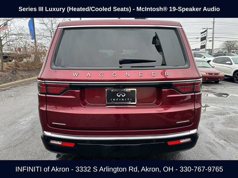 Used 2023 Jeep Wagoneer Series III w/ Preferred Equipment Group AWD/4WD image 12