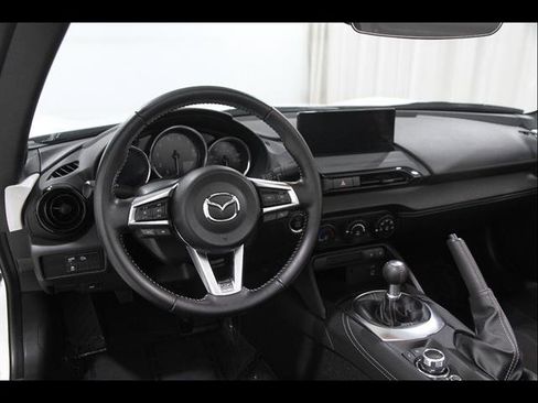 Certified 2024 MAZDA MX-5 Miata Club RWD image 7