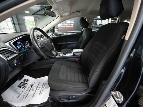 Used 2020 Ford Fusion SE FWD image 9