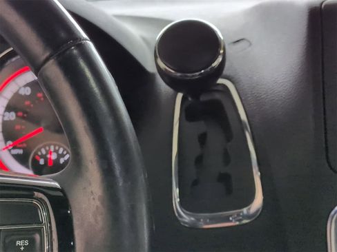 Certified 2018 Dodge Grand Caravan SXT w/ Driver Convenience Group image 32