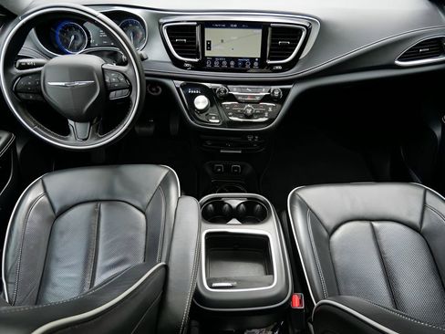 Used 2020 Chrysler Pacifica Limited w/ S Appearance Package FWD image 14
