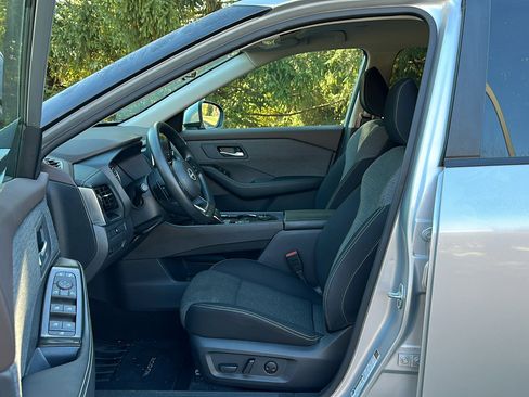 Certified 2022 Nissan Rogue SV image 11