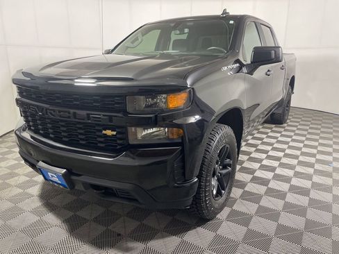 Used 2020 Chevrolet Silverado 1500 Custom w/ Custom 2.7L Value Package image 4