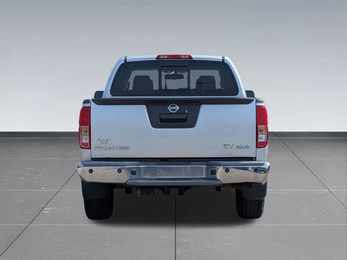 Used 2013 Nissan Frontier SV w/ SV Value Truck Pkg AWD/4WD image 4