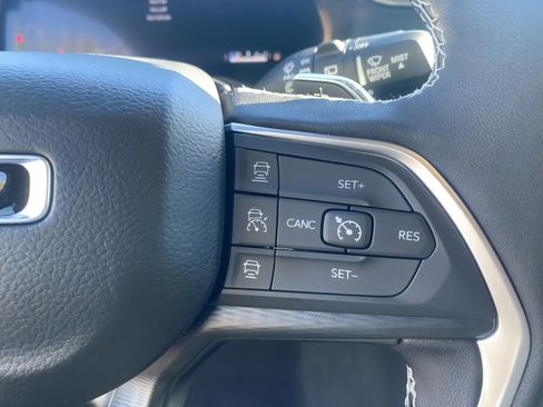 New 2025 Jeep Grand Cherokee Altitude image 15