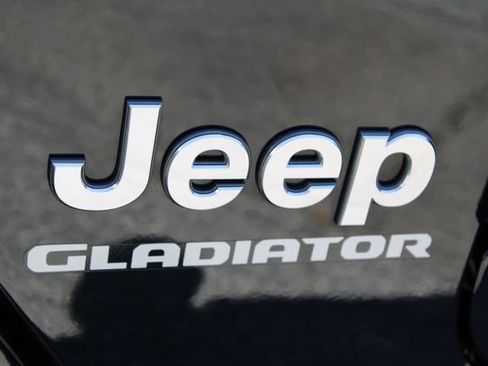 Used 2022 Jeep Gladiator Overland w/ Popular Equipment Package AWD/4WD image 12