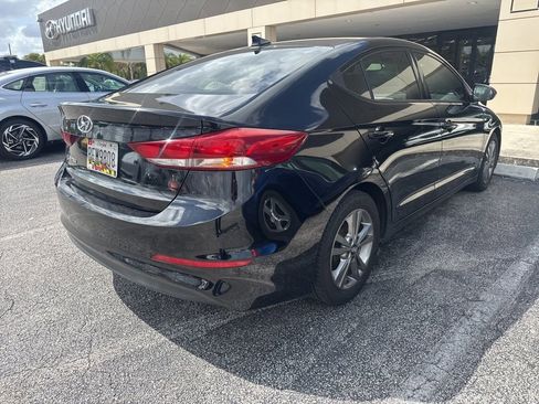 Used 2017 Hyundai Elantra SE image 3