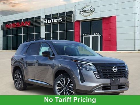 New 2026 Nissan Pathfinder Platinum image 1