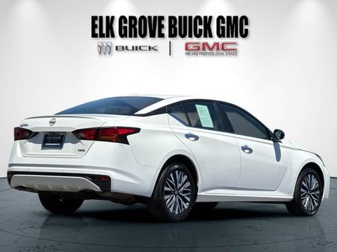 Used 2025 Nissan Altima 2.5 SV AWD/4WD image 4