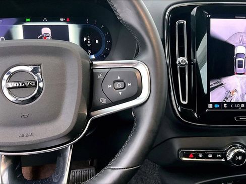 Certified 2025 Volvo XC40 B5 Plus image 27