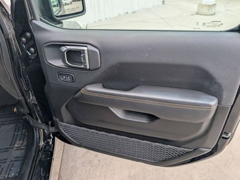 Used 2025 Jeep Wrangler Unlimited Sahara w/ Safety Group AWD/4WD image 35
