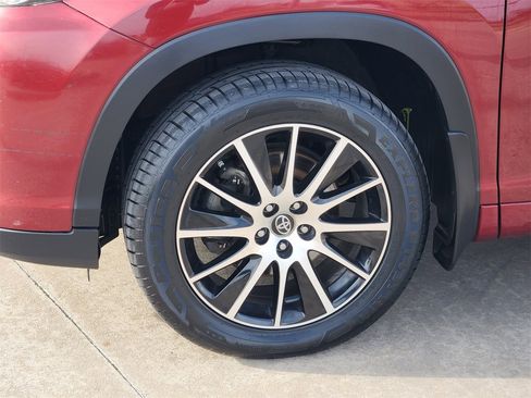 Used 2017 Toyota Highlander SE image 11