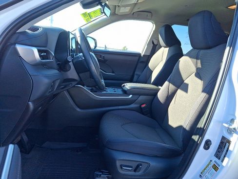 Certified 2023 Toyota Highlander LE image 14