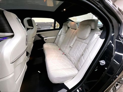 Used 2024 BMW i7 xDrive60 w/ Executive Package AWD/4WD image 28