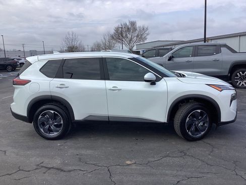 Used 2025 Nissan Rogue SV image 5