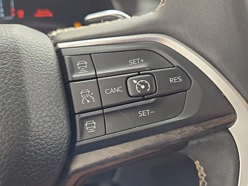 Used 2023 Jeep Grand Cherokee L Limited w/ Luxury Tech Group II AWD/4WD image 30