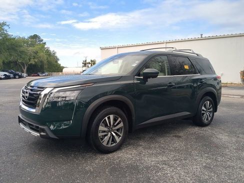 Certified 2025 Nissan Pathfinder SL FWD image 8