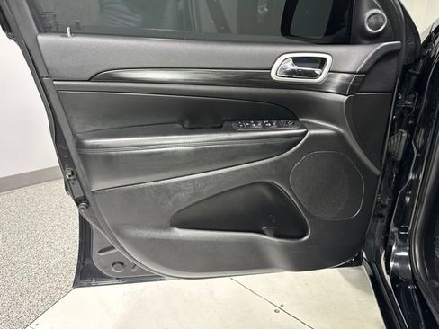 Used 2019 Jeep Grand Cherokee Altitude AWD/4WD image 12