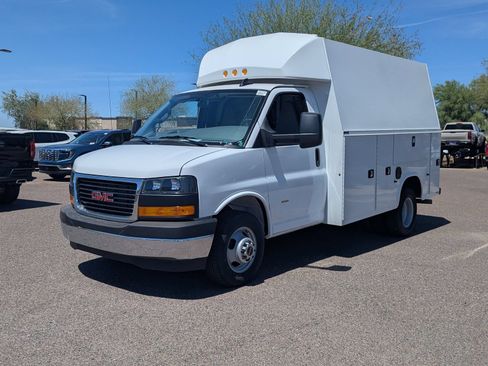 New 2025 GMC Savana 3500 w/ Power Convenience Package RWD image 2